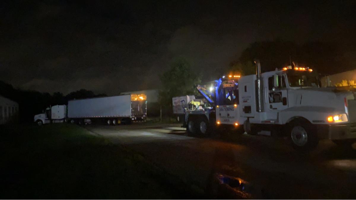 24 hour semi towing, joliet, il, i-55, chicago suburbs, jb heavy duty towing llc