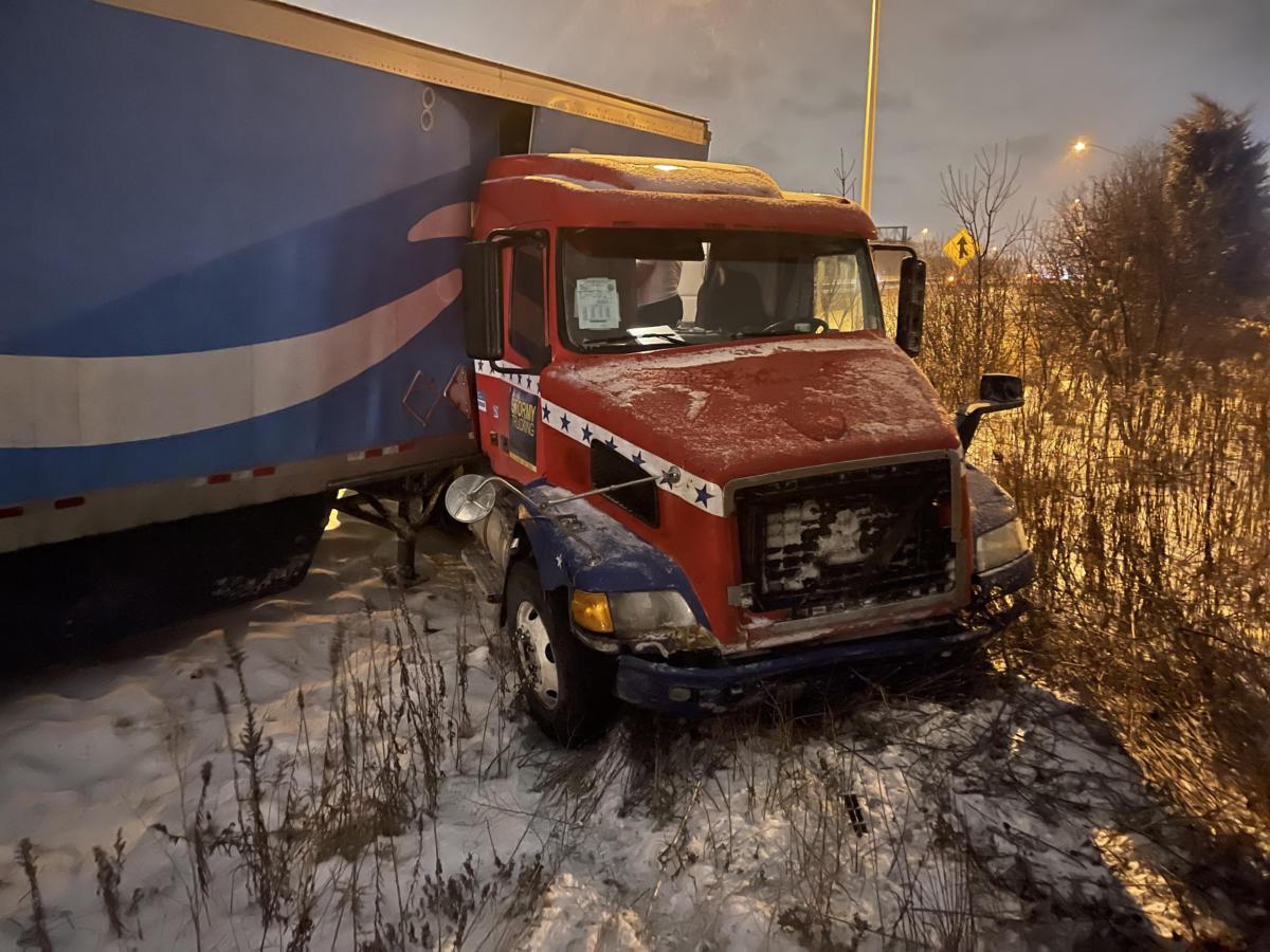 jackknife semi towing, aurora, il, jb heavy duty towing llc, joliet, il