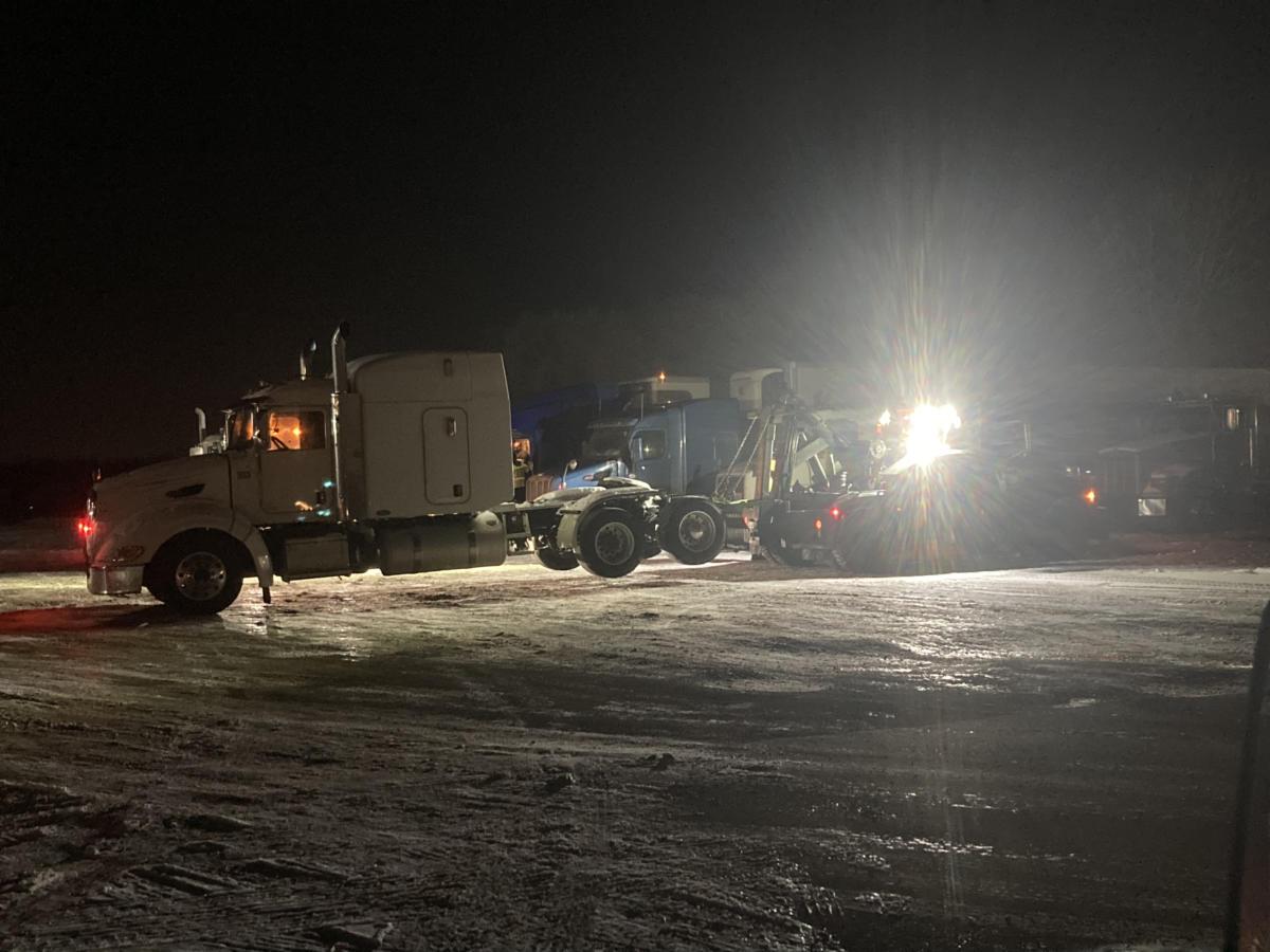 24 hour loaded heavy hauler towing, aurora, il, jb heavy duty towing llc, joliet, il