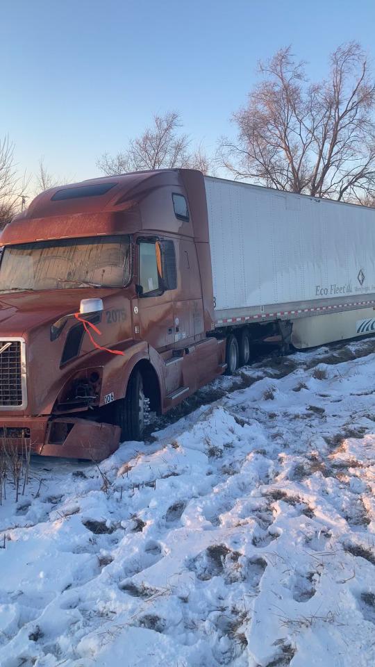 semi winchout, aurora, il, jb heavy duty towing llc, joliet, il