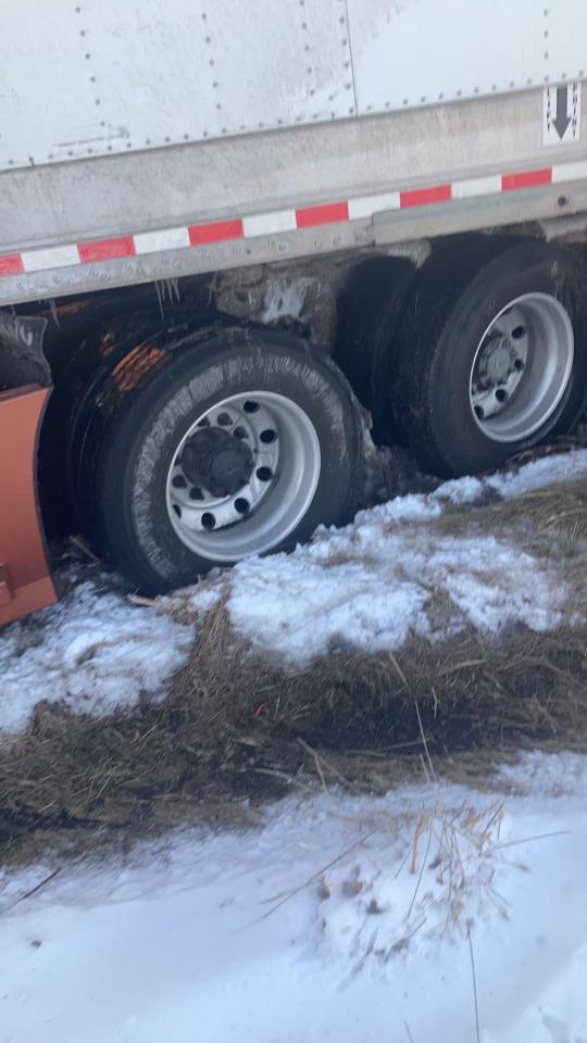 heavy duty truck winching, heavy duty towing & mobile roadside truck repair fleet, jb heavy duty towing llc, joliet, il