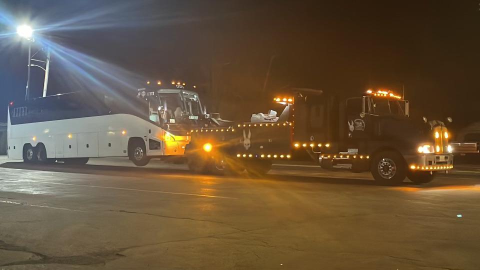 heavy bus towing, heavy duty towing & mobile roadside truck repair fleet, jb heavy duty towing llc, joliet, il
