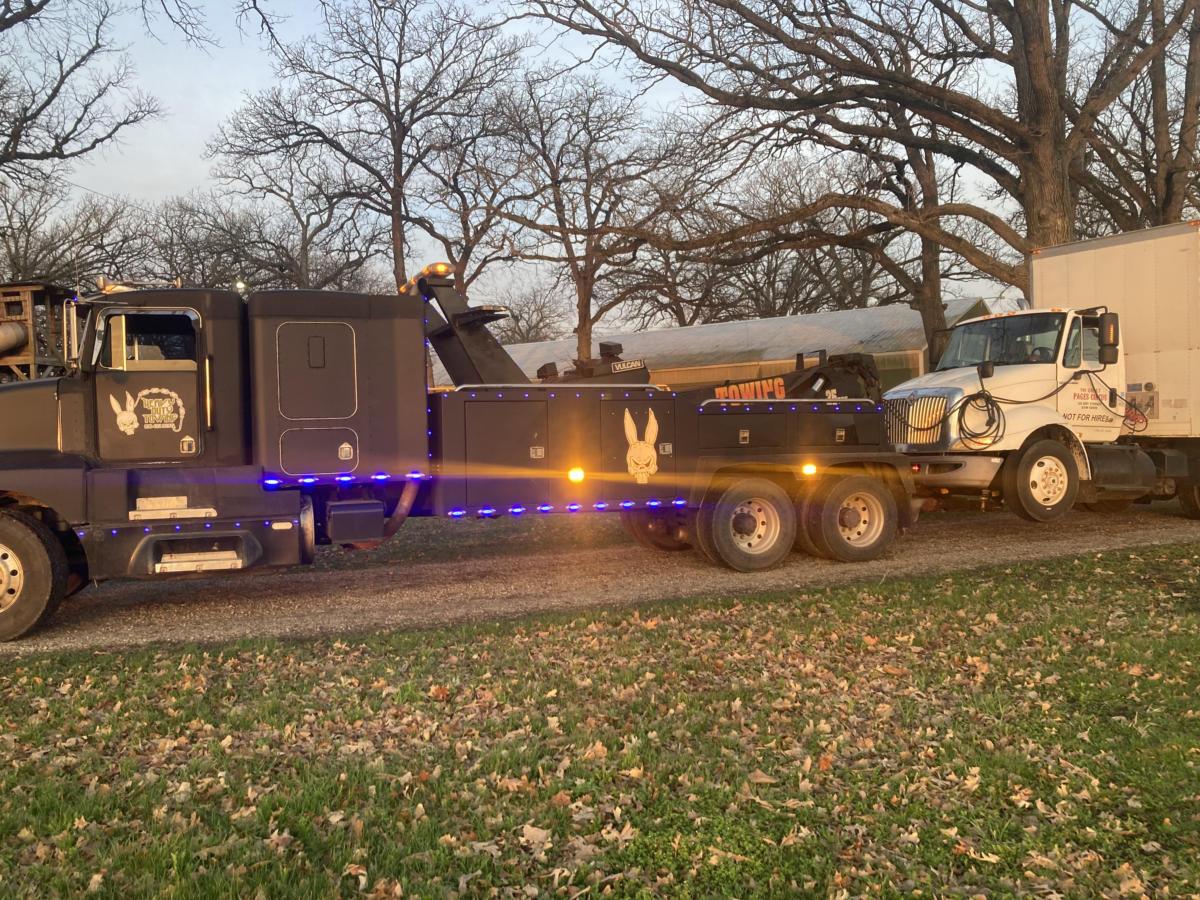 box truck towing, aurora, il, jb heavy duty towing llc, joliet, il
