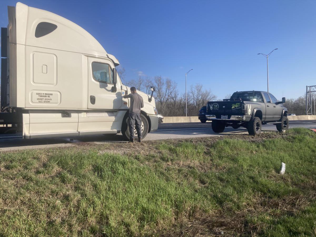 semi roadside repair, aurora, il, jb heavy duty towing llc, joliet, il