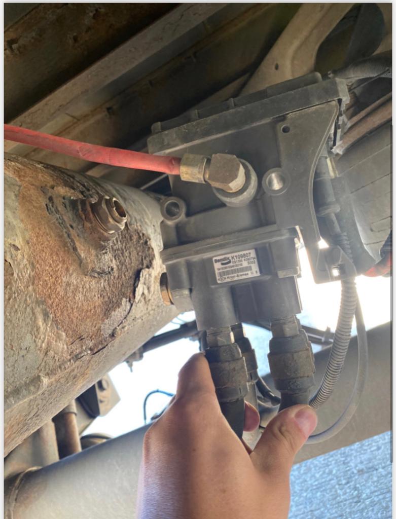 mobile road service, mokena, weigh station, il, broken air trailer ABS module, jb heavy duty towing llc